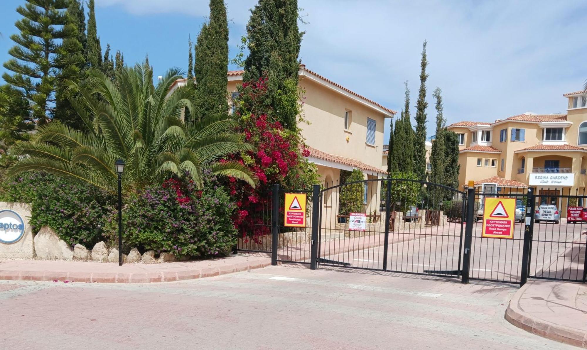Modern Sea View Apartment Regina Gardens Paphos Exterior photo